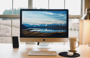 iMac : Free to use image sourced from Unsplash