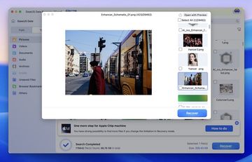 Preview of recoverable files in EaseUS Data Recovery Wizard showing selected images ready for recovery